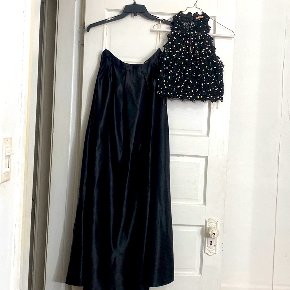 Gorgeous two price prom dress with a satin skirt size medium ONLY WORN ONCE!!